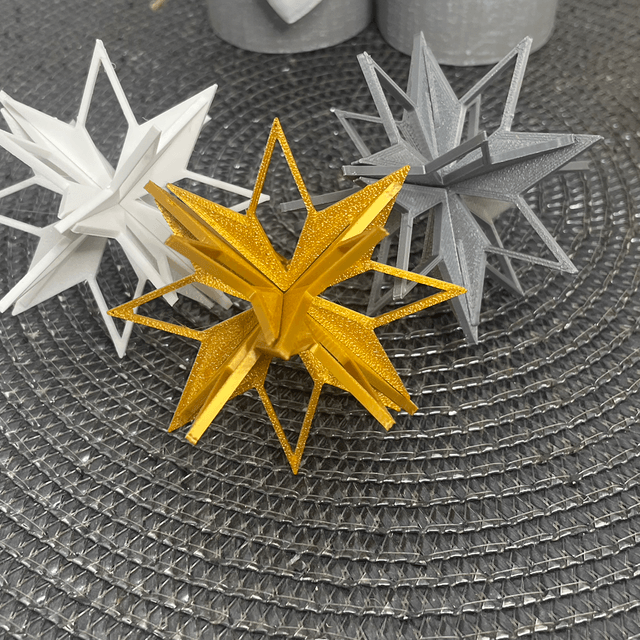Décoration de sapin étoile doré